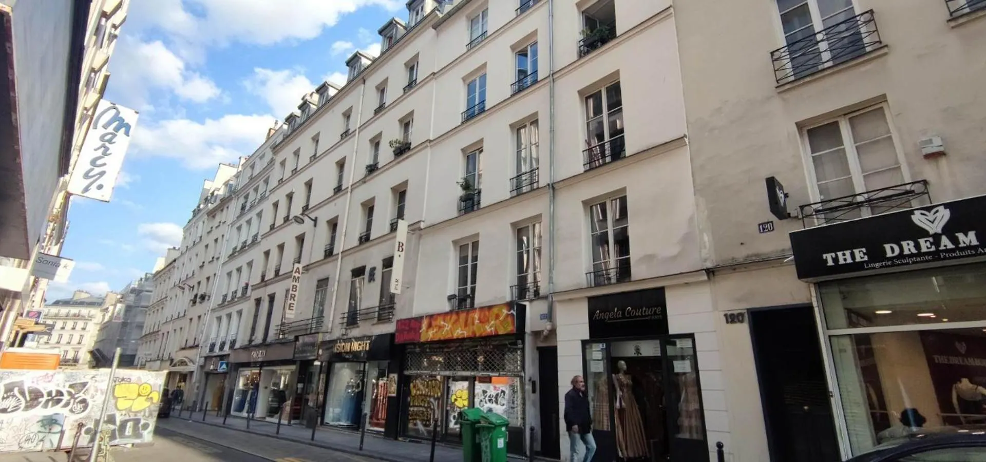 Comfortable Near Marais Aboukir *